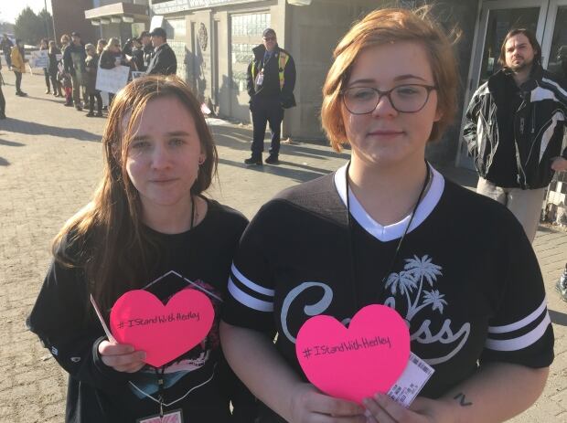 Hedley Sudbury fans Erin Culleton Britney Crites