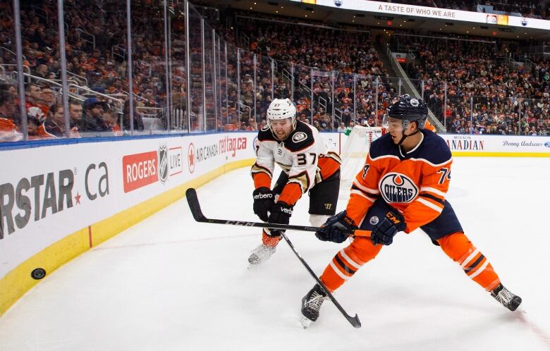 Ochapowace's Ethan Bear scores first NHL goal | CBC News