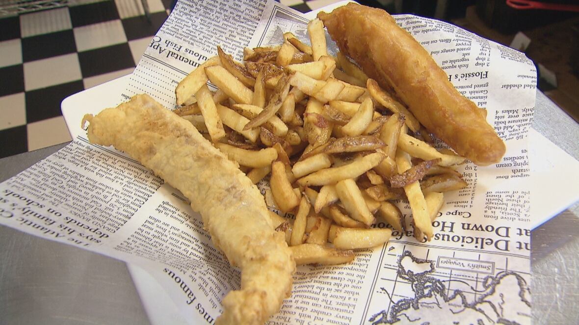 Fish and chips shops reel in crowds on Good Friday | CBC News