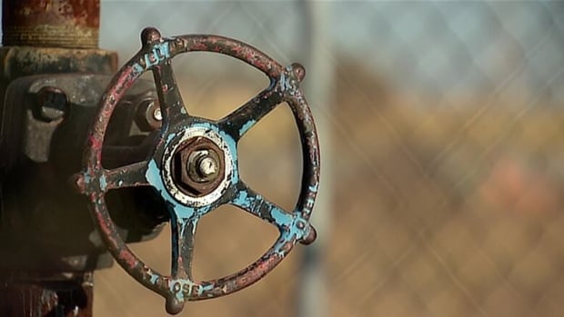 Pipeline leaks 290,000 litres of oil and saltwater in northern Alberta | CBC News
