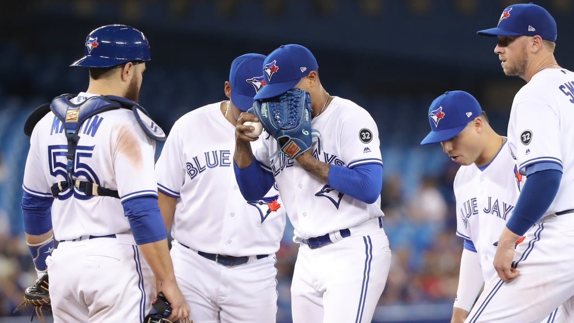 Robinson Chirinos starting at catcher as Rangers face Blue Jays