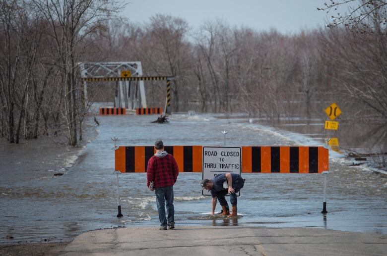 New Brunswick calls in coast guard to help flood relief effort | CBC News