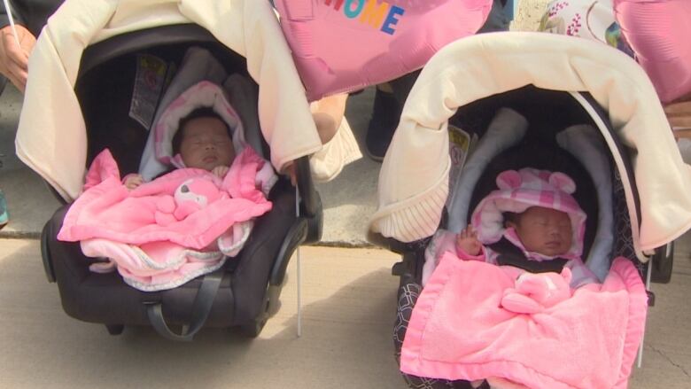 Bringing Your Newborn Twins Home From the Hospital