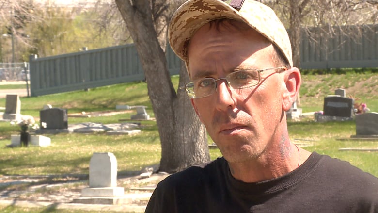 Volunteers join man's mission to clean all 300 veterans' graves in Alberta cemetery Eric-dahl