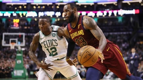 LeBron's 1-man show not enough as Cavs fall behind Celtics 0-2