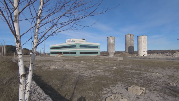 MLAs accuse province of trying to escape cleanup of longtime Bathurst 'eyesore'