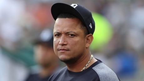 Tigers' Miguel Cabrera done for year after rupturing biceps tendon