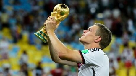 With World Cup time upon us, Rob Pizzo breaks down what you need to know about one of the biggest events in the world. Whether you are a die-hard fan, or one that watches soccer every four years, this video has you covered. 2018 World Cup: What you need to know