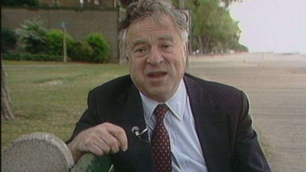 From 1988: Arthur Frommer on how to take a worthwhile trip | CBC