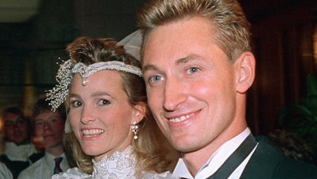 From 1988: Wayne Gretzky marries Janet Jones in Edmonton