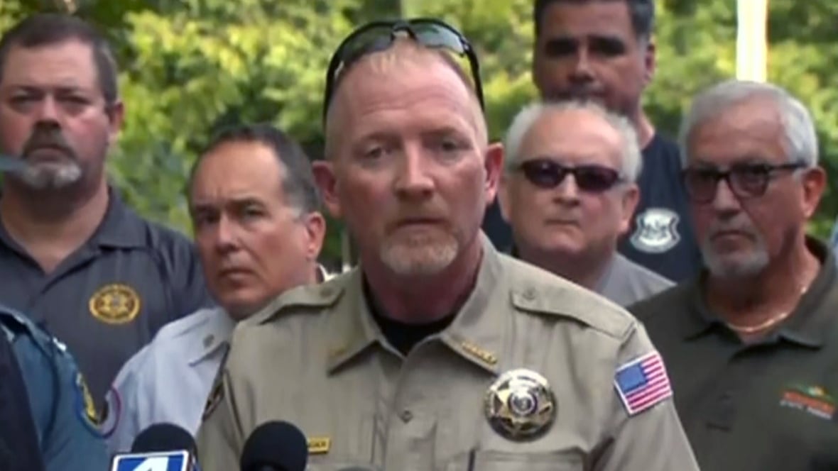 9 relatives feared among 17 killed in Missouri tourist boat accident