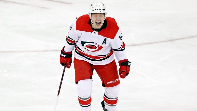 Carolina Hurricanes Trade Jeff Skinner, Get Pu & Picks in Return