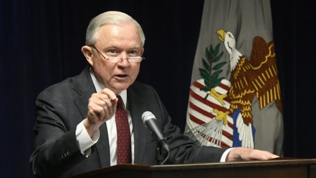 U.S. judge halts deportation, threatens attorney general with contempt | CBC News