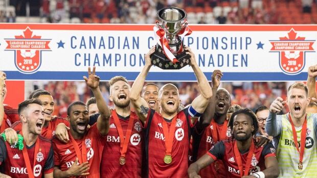 Toronto FC captain Michael Bradley lifts the Voyageurs Cup after TFC defeated the Vancouver Whitecaps 5-2 (7-4 on aggregate) in the second-leg of the Canadian Championship on Wednesday.
TFC-Whitecaps-15082018