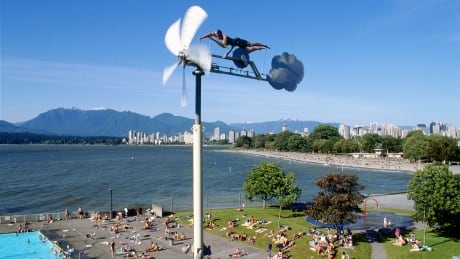 Windswimmer was first installed over Kits Pool in 1996 after patron Herb and Mary Auerbach made a donation to the city for the work of art. Windswimmer