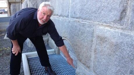 Ottawa stonemason Bobby Watt has been ordered to pay a Saint John sub contractor $132 thousand dollars after failing to honour an agreement springing from a suit against the New Brunswick Legislature. bobby watt