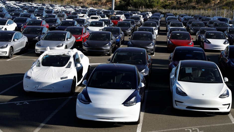cbc.ca - The Associated Press - Hertz to buy 100,000 Teslas for its rental fleet by next year
