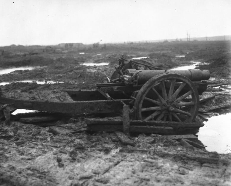 History - Topics & Posted Articles  - Page 25 Canadian-gun-stuck-in-the-mud-passchendaele-1917