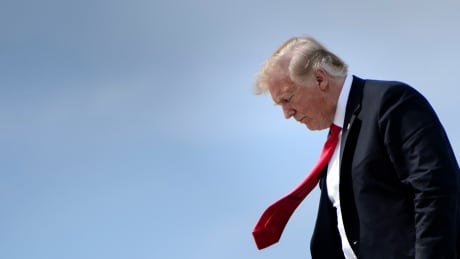 US President Donald Trump arrives at John Glenn Columbus International Airport August 24, 2018 in Columbus, Ohio. AFP_18L0BA