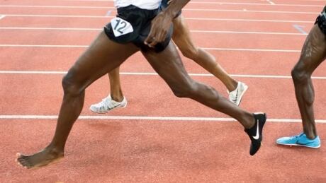 Conseslus Kipruto wins 3000m steeplechase with one shoe