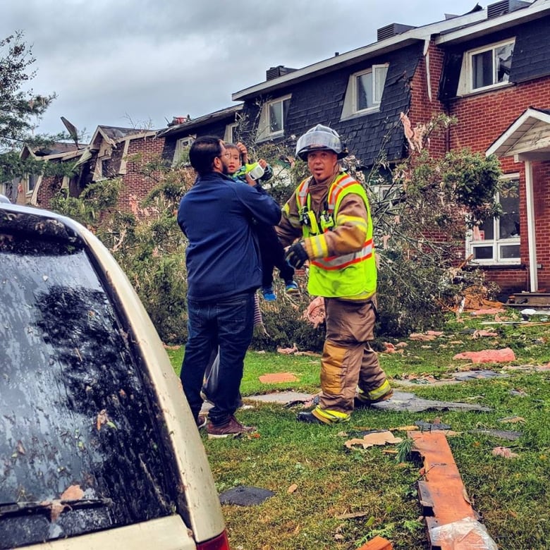 Tornado touches down in Ottawa and Gatineau, Que