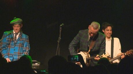Lachy Gillespie, Anthony Field and Oliver Brian during a lively rendition of Dirty Old Town. Wiggles dirty old town