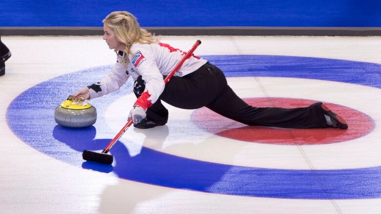 Jennifer Jones 1st to qualify for playoffs at Elite 10 CBC Sports