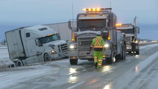 Snow won't go: Winter weather system stalls over southeastern Manitoba | CBC News