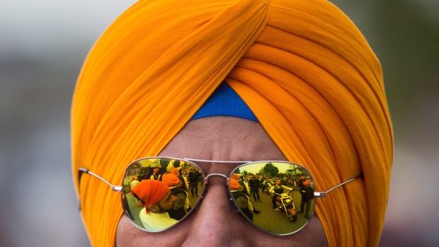 Ontario to allow turban-wearing Sikhs to ride motorcycles without helmets | CBC News