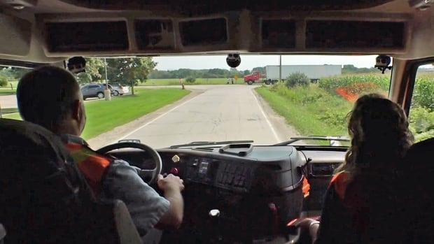 'Lives are hanging in the balance': Why some newly licensed truckers aren't ready for the road | CBC News