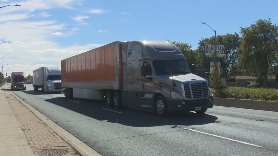 Why The Ontario Trucking Association Wants Foreign Workers To Fill Trucker Shortage Cbc News