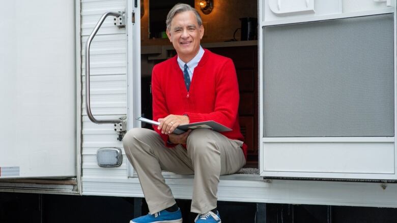 Crew member 'critical' after falling 2 stories on set of Tom Hanks’ 'Mister Rogers' film: reports