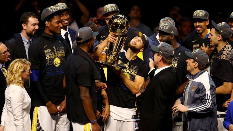 Golden State Warriors overwhelming favorites to win 2018 NBA title