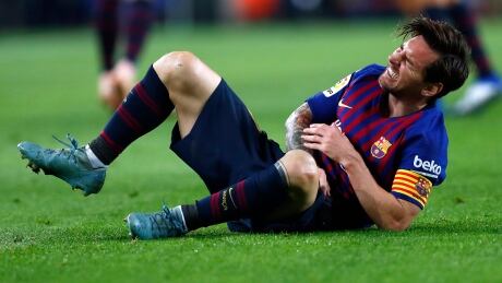 Lionel Messi was trying to reclaim the ball when he ran into the back of a defender and fell in the 17th minute. messi-lionel-102018-620