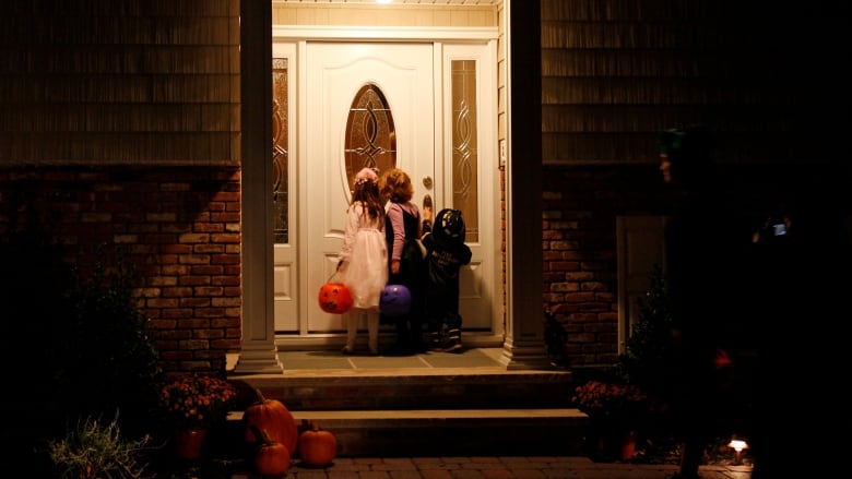 Trick-or-treating kids at higher risk of traffic deaths, study shows 