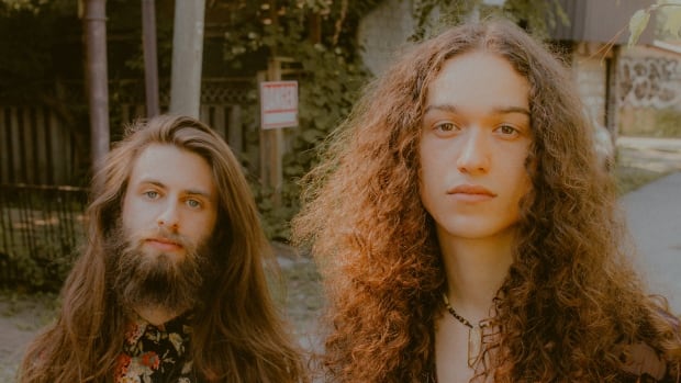 Oshawa duo Crown Lands hits the road with Jack White on Canadian tour | CBC News