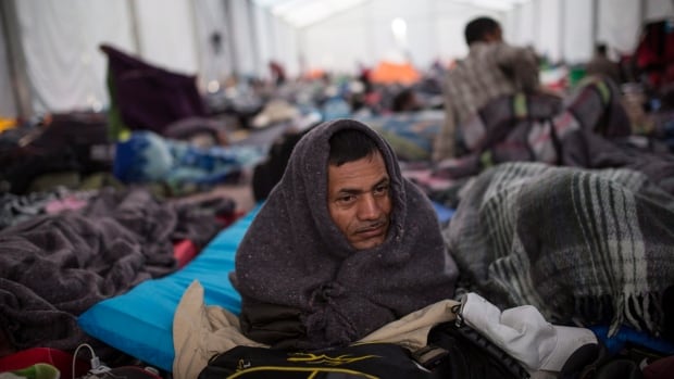Central American migrant caravan reaches Mexico City, demands buses to U.S. | CBC News