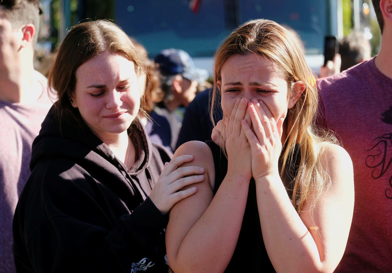 Thousand Oaks shooting leaves 12 people dead and 18 injured - Los