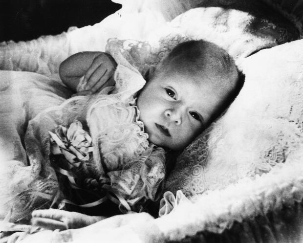 Heirs and spares: Royal babies since 1948 | CBC Archives