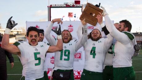 University of Saskatchewan Huskies players celebrating after defeating the University of Calgary Dinos in last year's Hardy Cup. The Huskies will play the Dinos again in this year's Hardy Cup final. FBO USports Hardy Cup 20181110