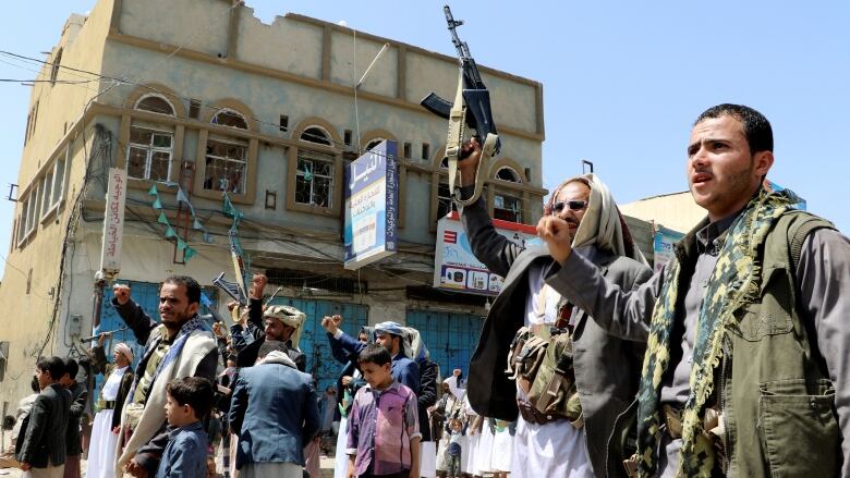 civilians killed as street battles rage in yemen s hodeidah cbc news