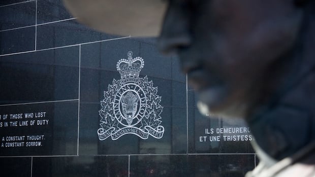 ‘Aggressive dogs’ unleashed on police in pursuit of stolen pickup truck ‘Aggressive dogs’ unleashed on police in pursuit of stolen pickup truck