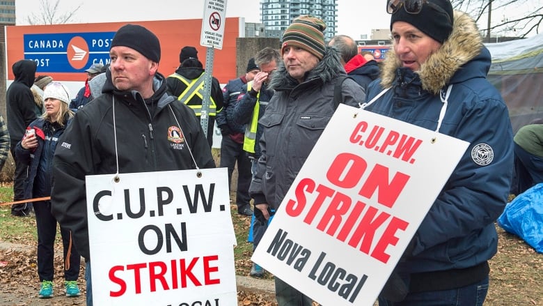 Canada Post workers strike hits Winnipeg again with a deal on the table