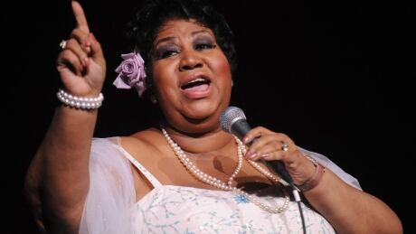 Aretha Franklin sings a stunning 'Silent Night.' aretha-franklin-2008.jpg