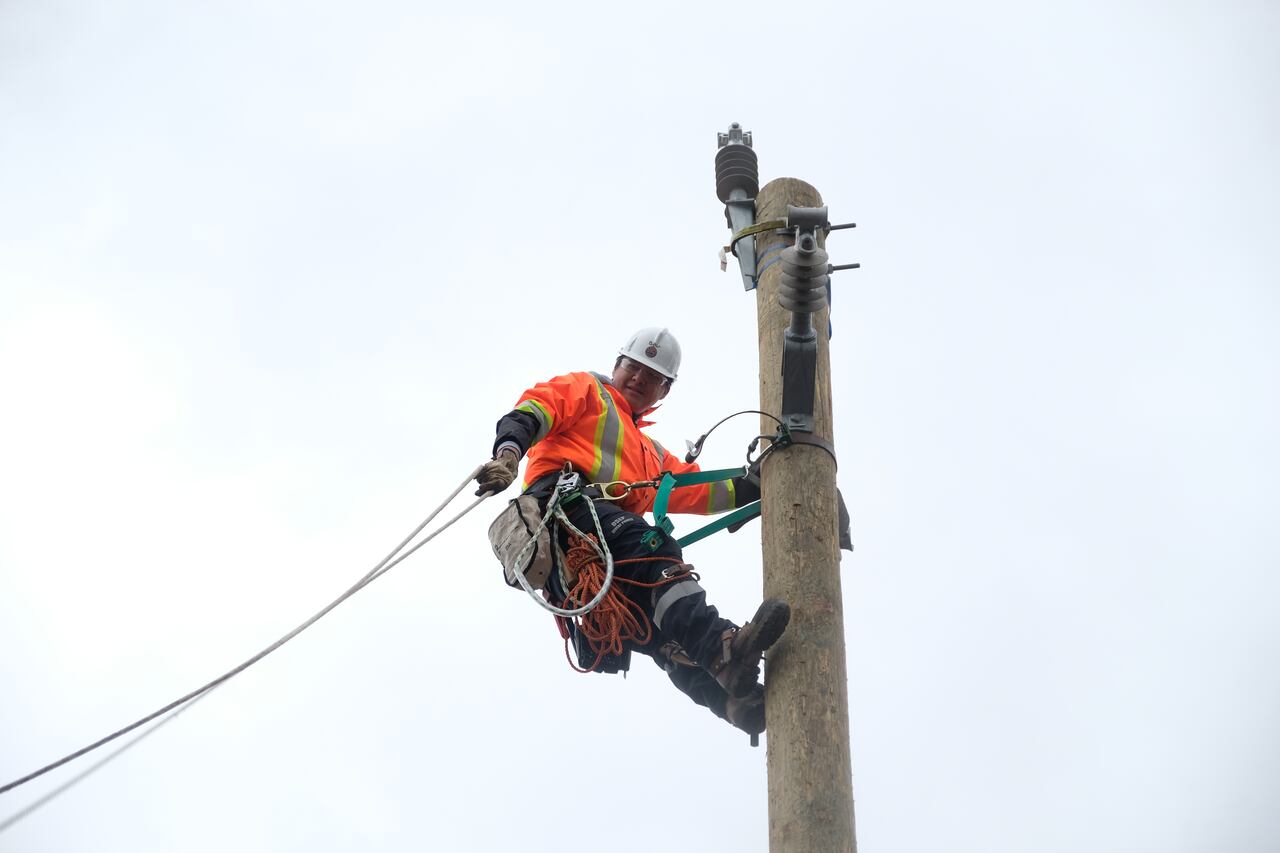 powering-the-north-1-6-billion-project-connects-remote-communities-to-grid-cbc-news