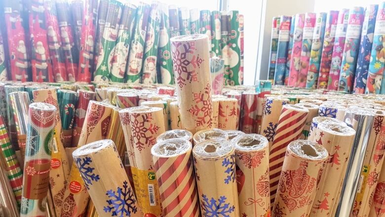 colour in wrapping paper