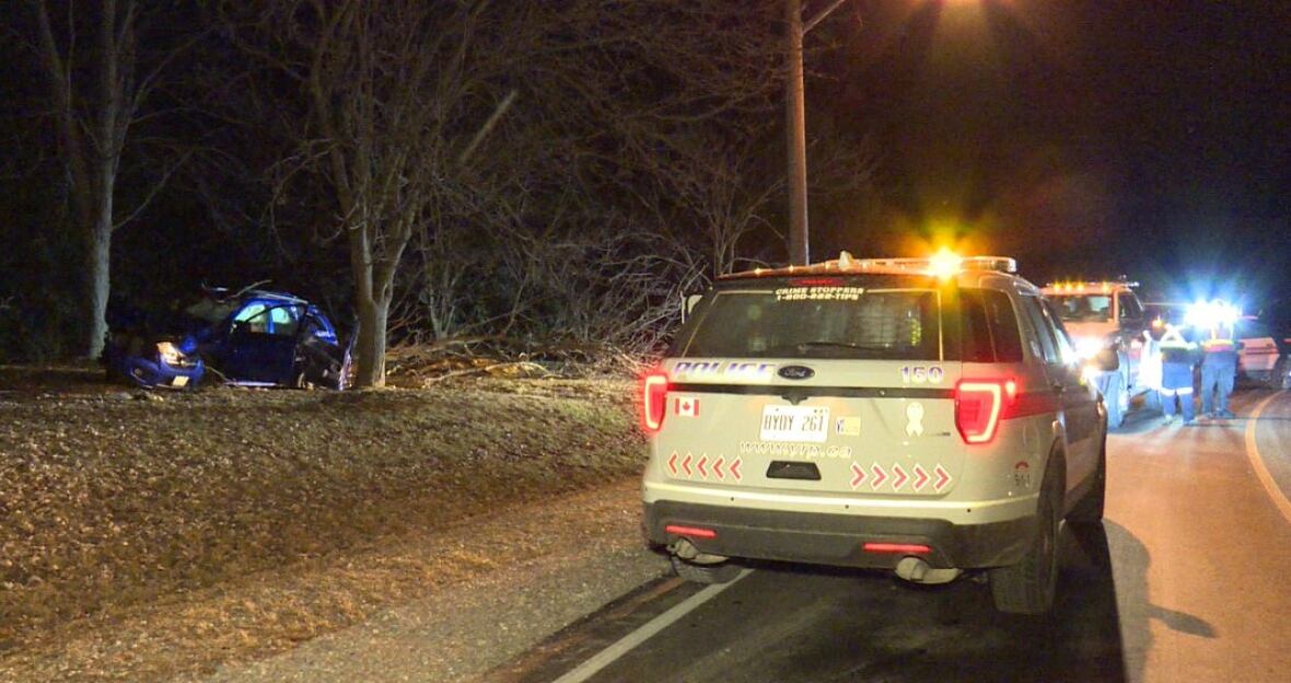 1 teen dead, 4 others injured after vehicle leaves road in Vaughan area