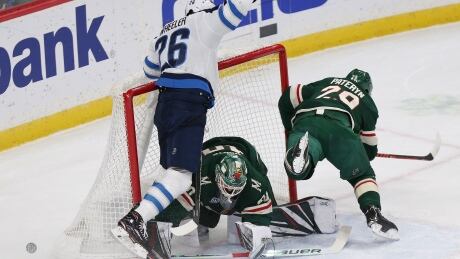 Zucker scores twice to lead Wild over Jets