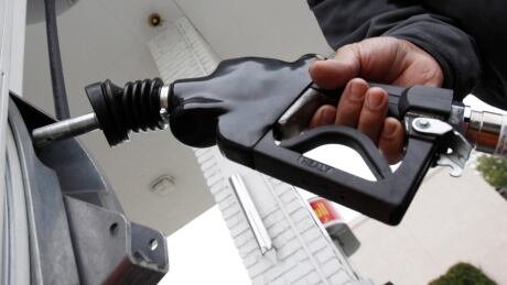 Drivers in Toronto are having a hard time finding gas this week thanks to a stretch of heavy snow and bitterly cold temperatures. Gas pump