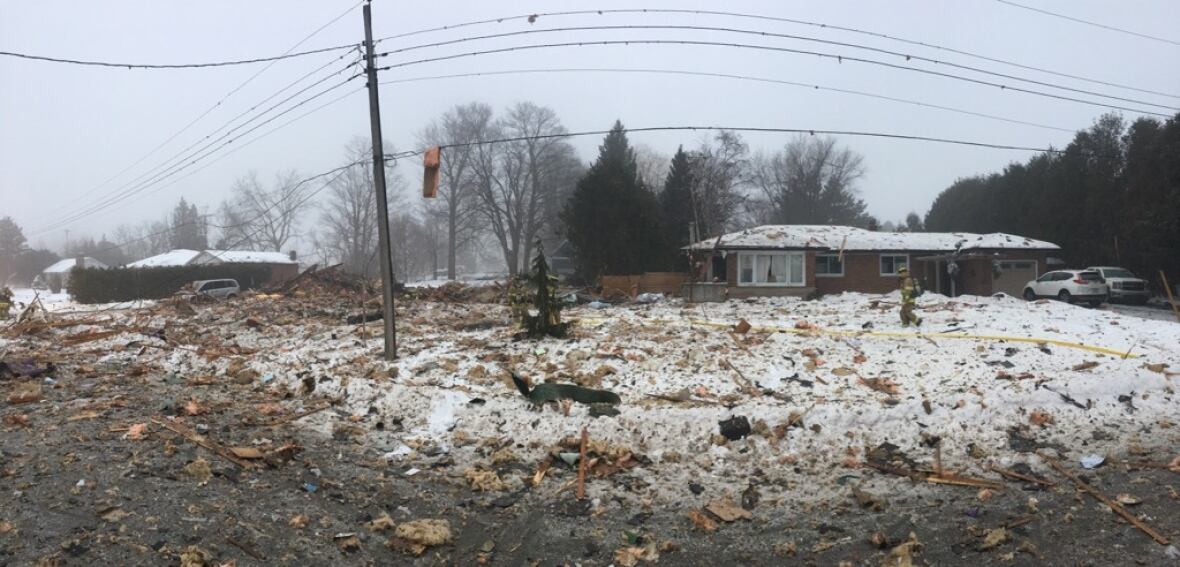 House explosion in Caledon, Ont., leaves man dead, up to 35 neighbours